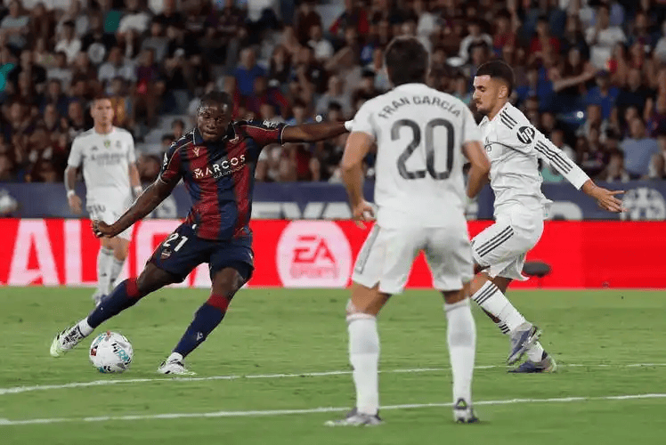 西甲焦点战:巴列卡诺VS莱万特,保级生死局