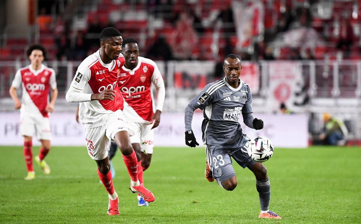 2-0,24岁阿森纳旧将爆发,摩纳哥豪取法甲五连胜逼近欧冠席位