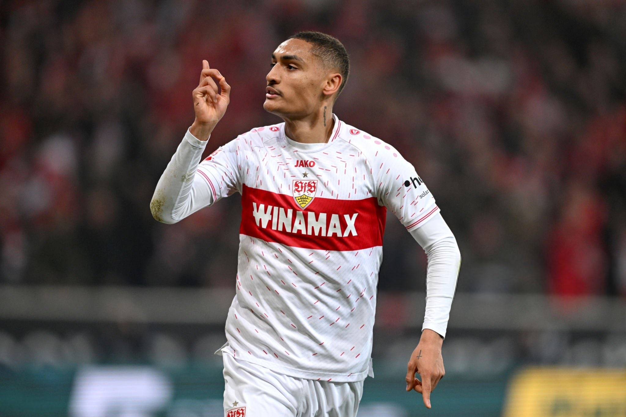 德甲专家:奥格斯堡迎战斯图加特——攻防博弈下的胜负手与比分推演